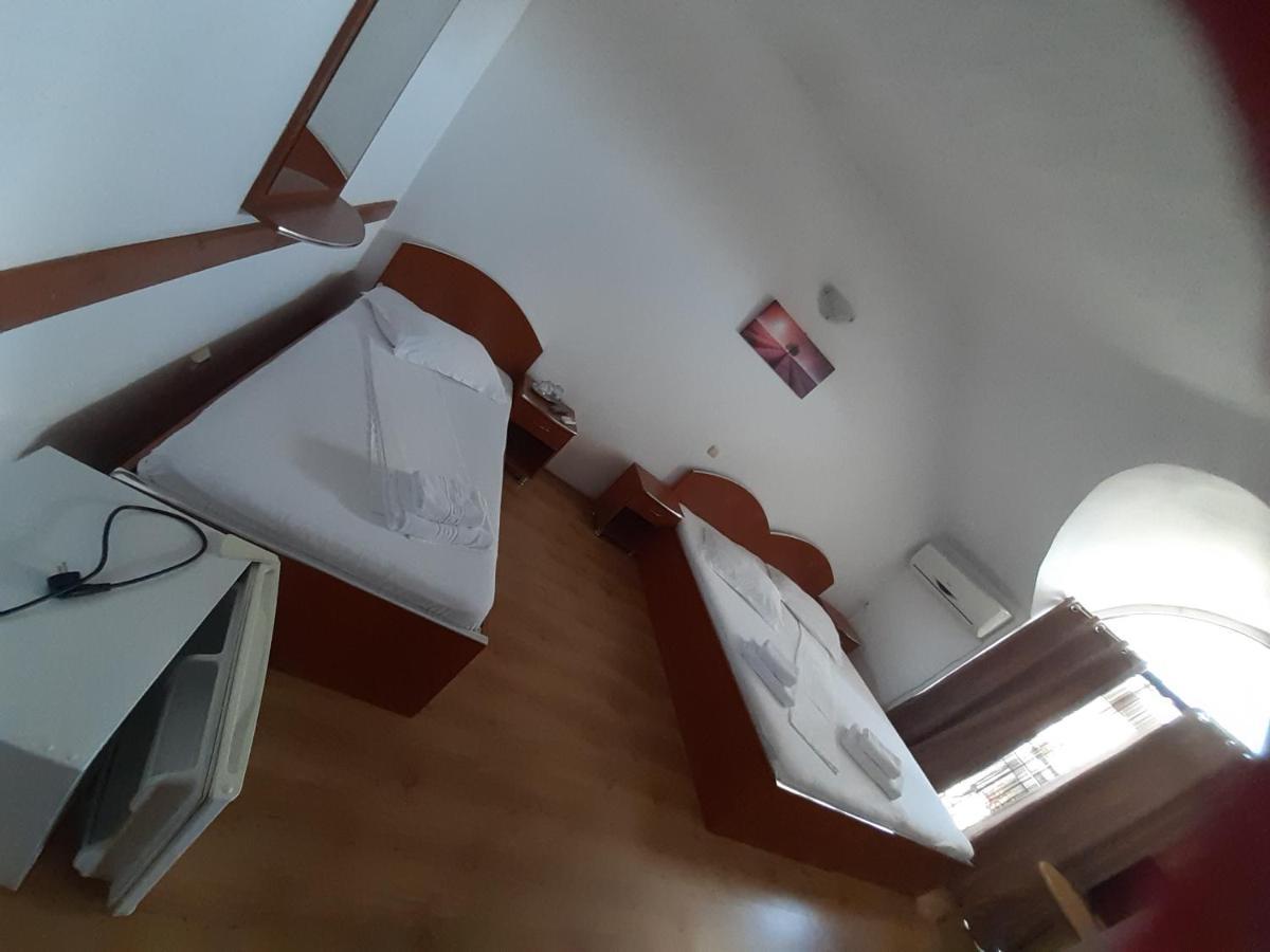 Casa Traiana Hotel Alba Iulia Exterior photo