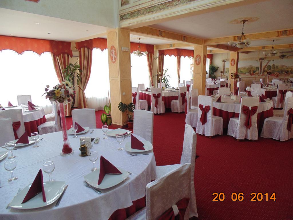 Casa Traiana Hotel Alba Iulia Exterior photo